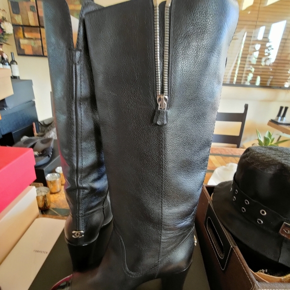 New Chanel boots size 39.5 - Picture 4 of 8